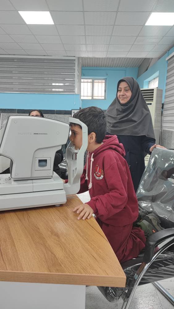بینایی سنجی پرسنل و دانش آموزان مدرسه ماورا