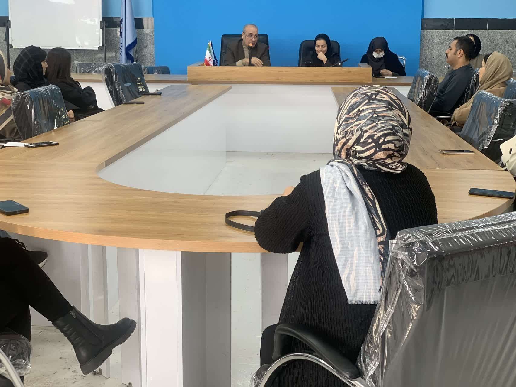 جلسه آموزش خانواده